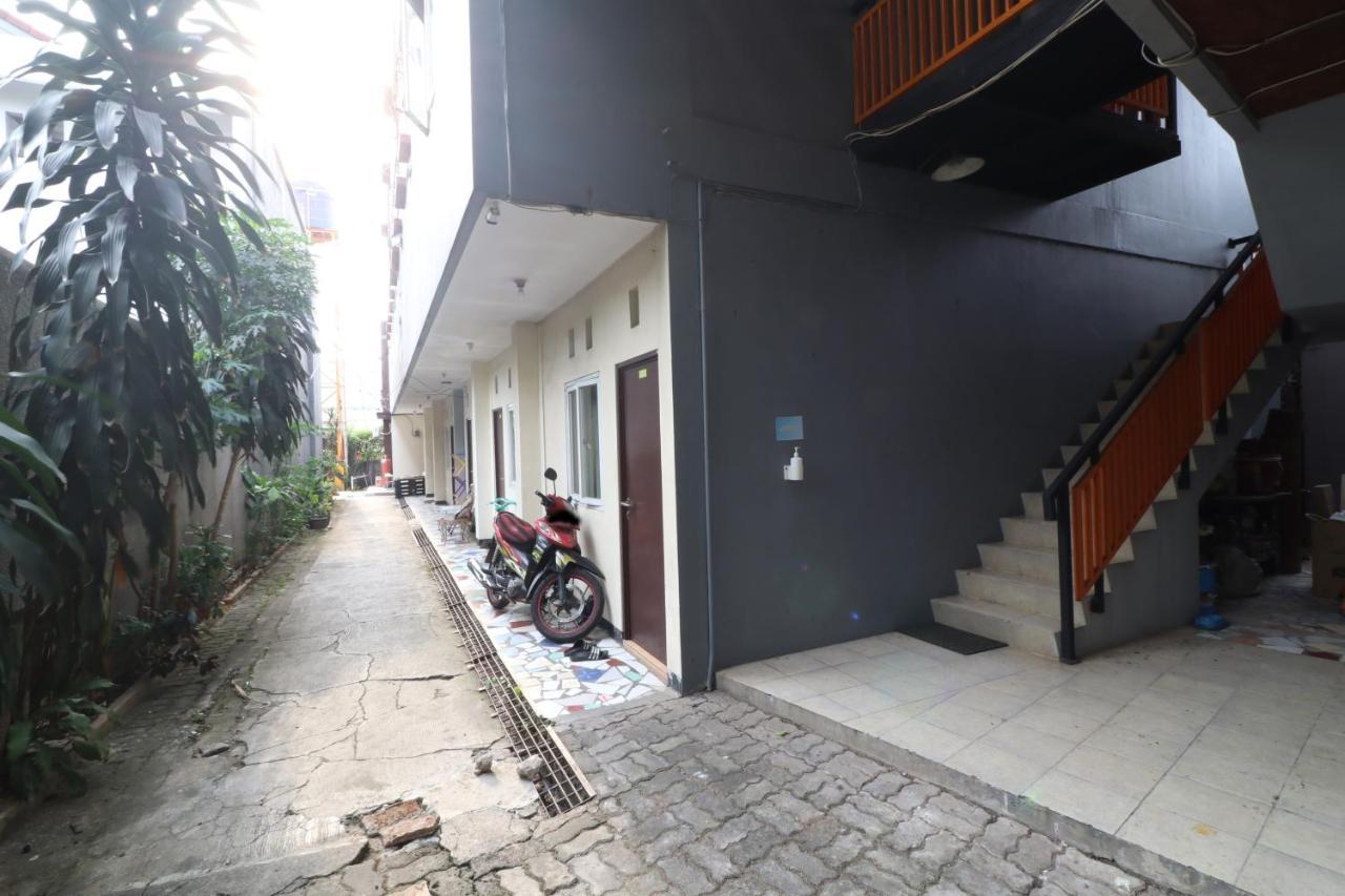 Bedur Homestay Syariah Bekasi Exterior photo