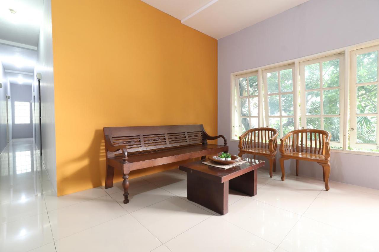 Bedur Homestay Syariah Bekasi Exterior photo